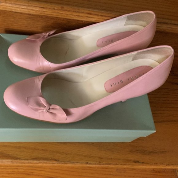Barbiecore! Dusty Pink "EMBRACE" Pumps by Gianni Bini - Round Toe with Side Bows - Picture 1 of 7